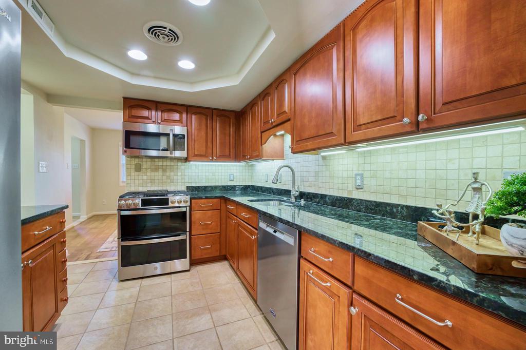 253 WILLOW TERRACE