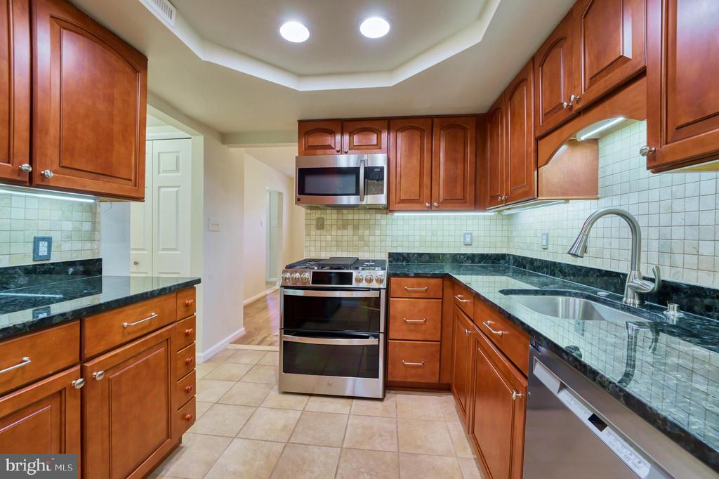 253 WILLOW TERRACE