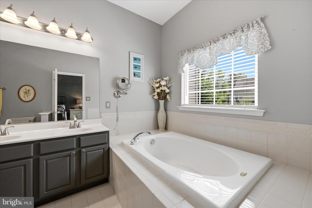 405 LEEDS RIDGE COURT