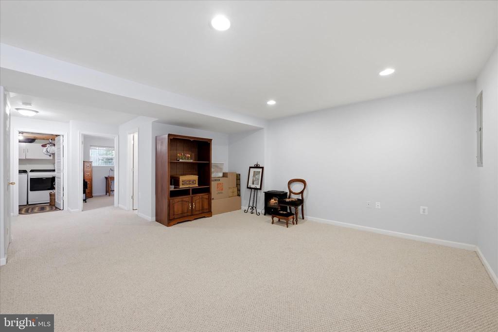 405 LEEDS RIDGE COURT
