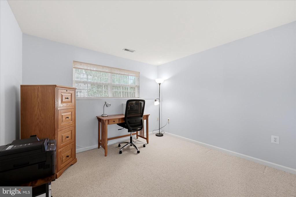 405 LEEDS RIDGE COURT