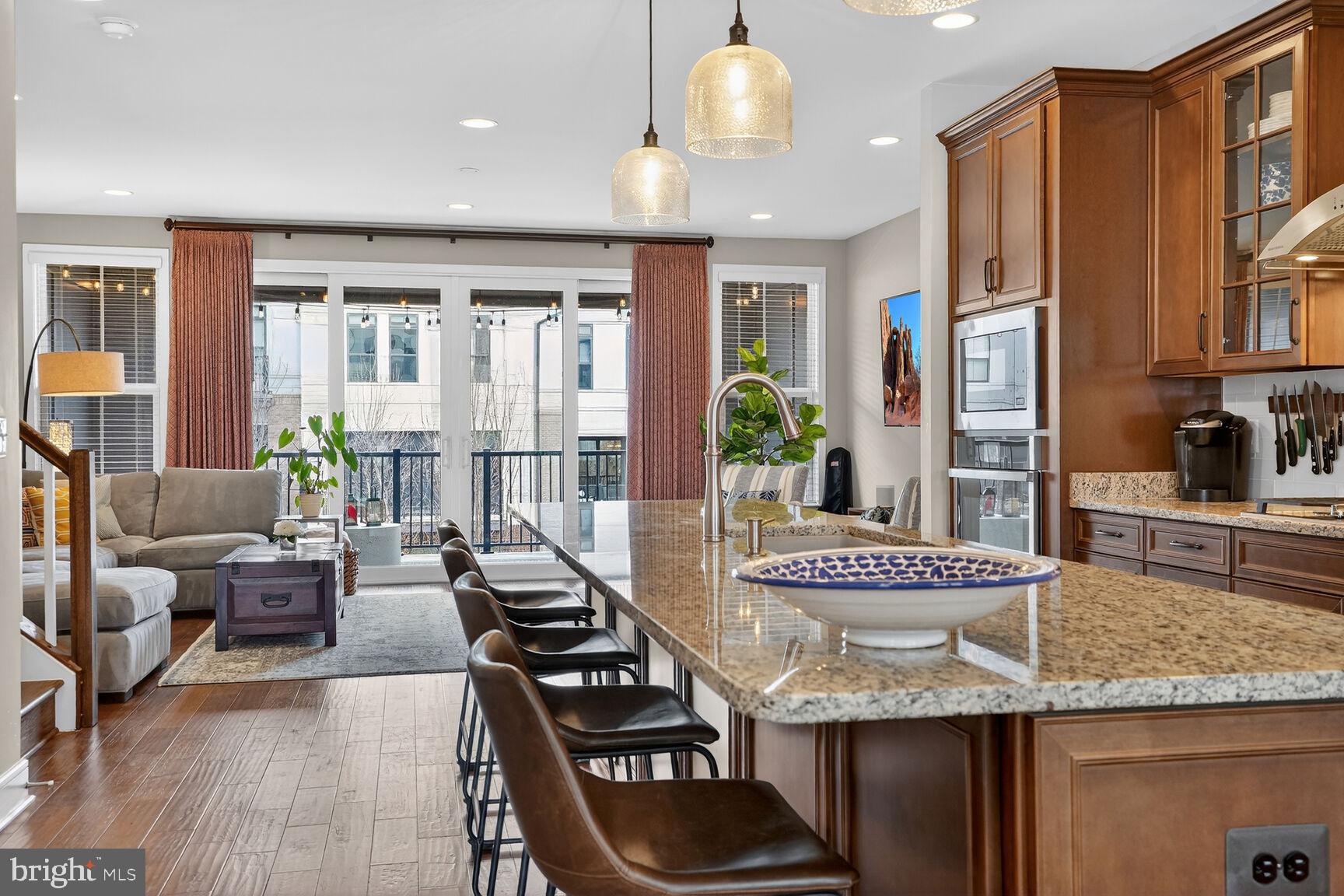 23048 LAVALLETTE SQUARE