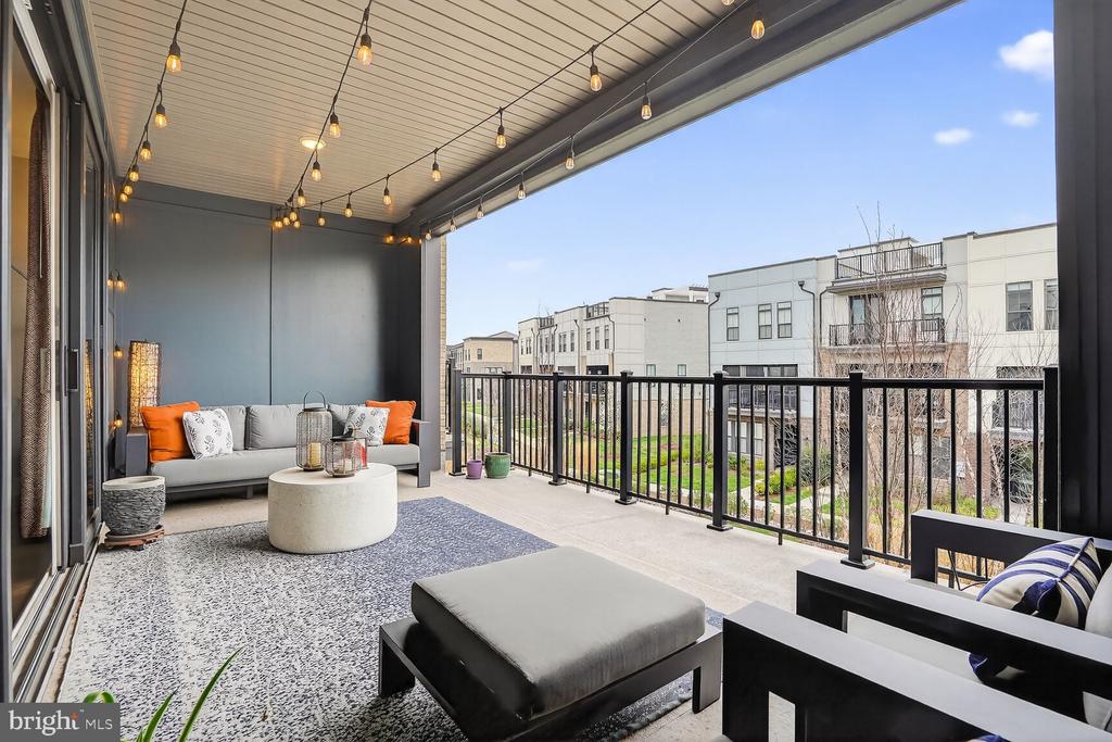 23048 LAVALLETTE SQUARE