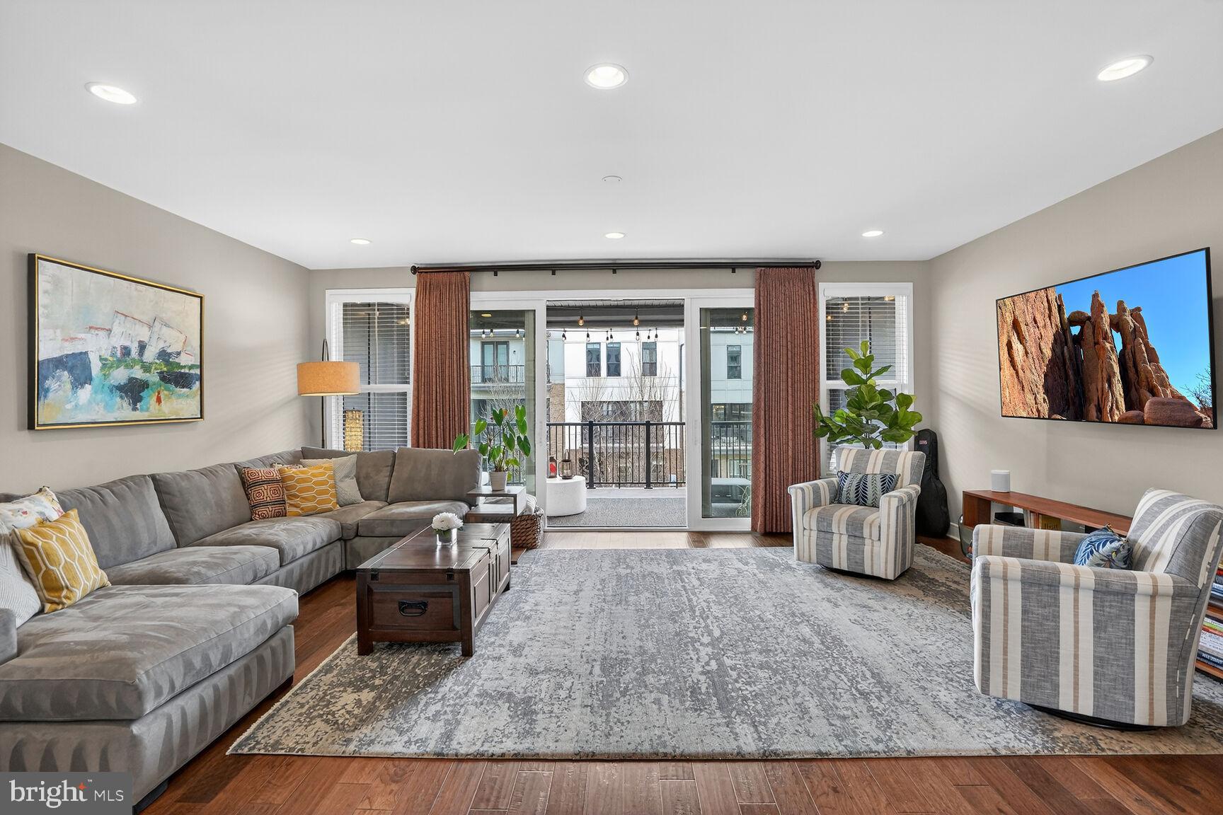 23048 LAVALLETTE SQUARE
