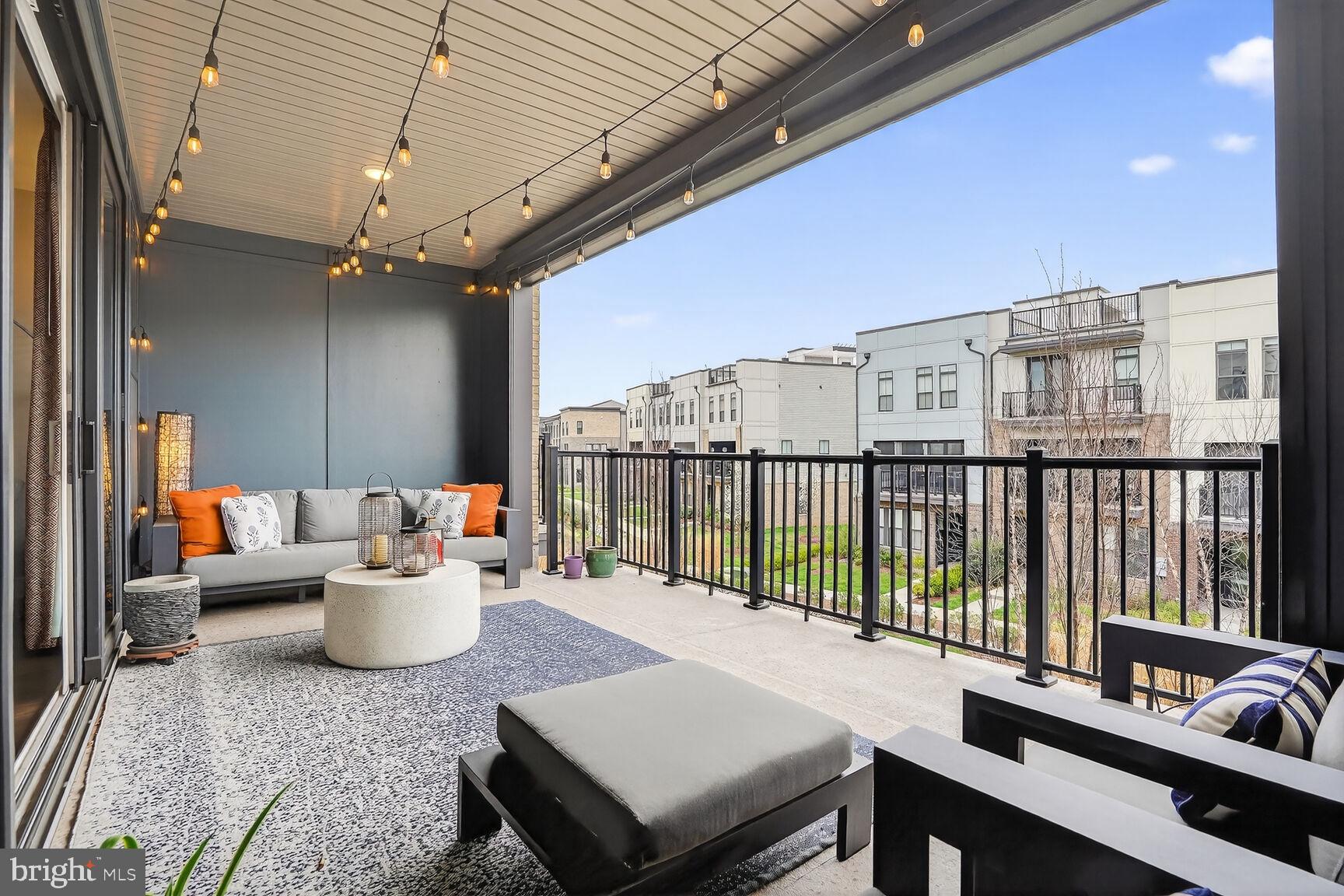 23048 LAVALLETTE SQUARE