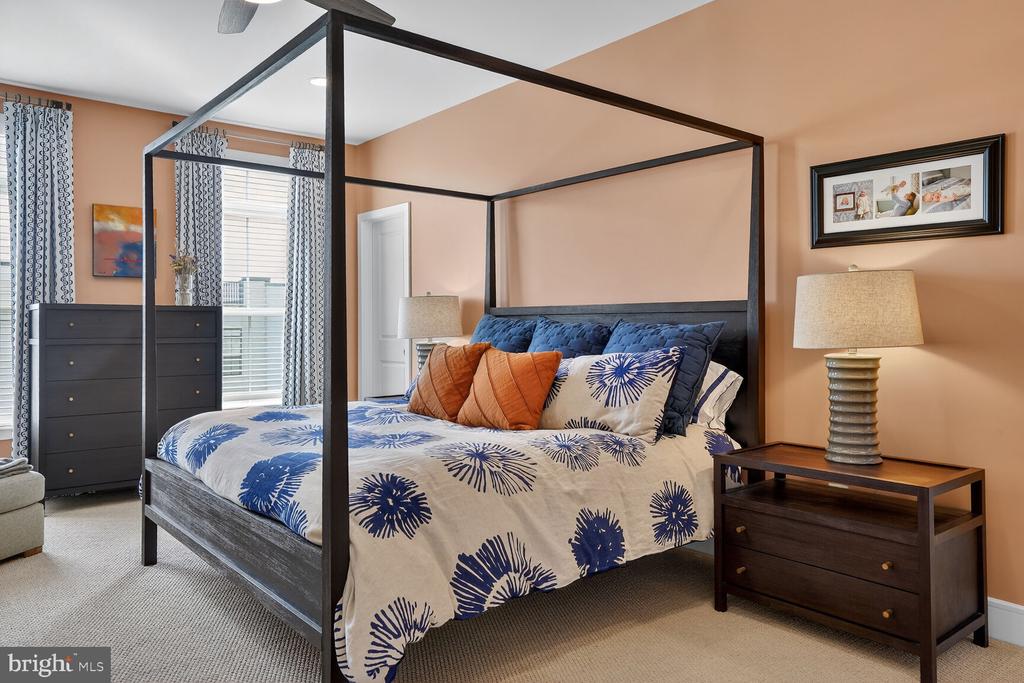23048 LAVALLETTE SQUARE