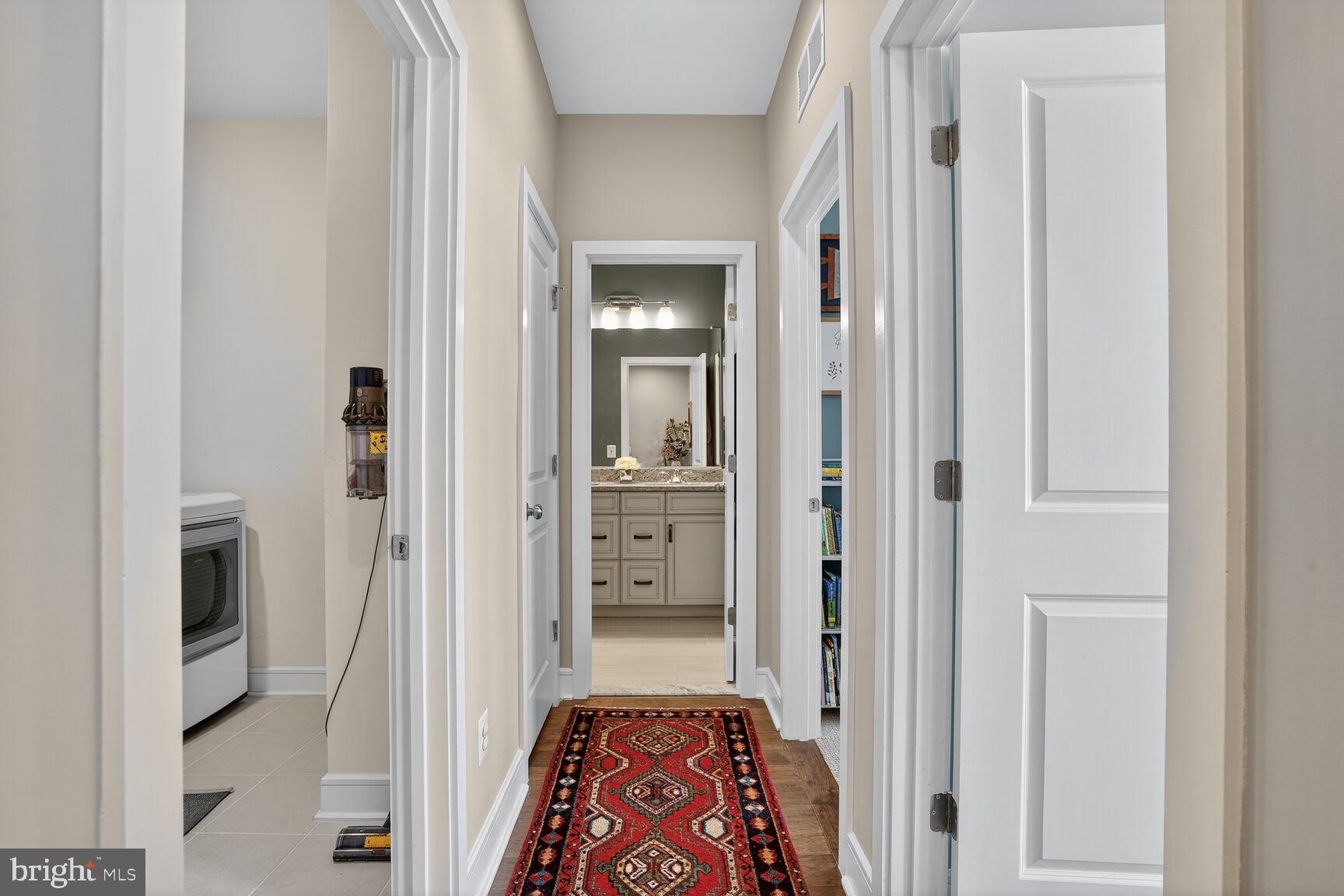 23048 LAVALLETTE SQUARE