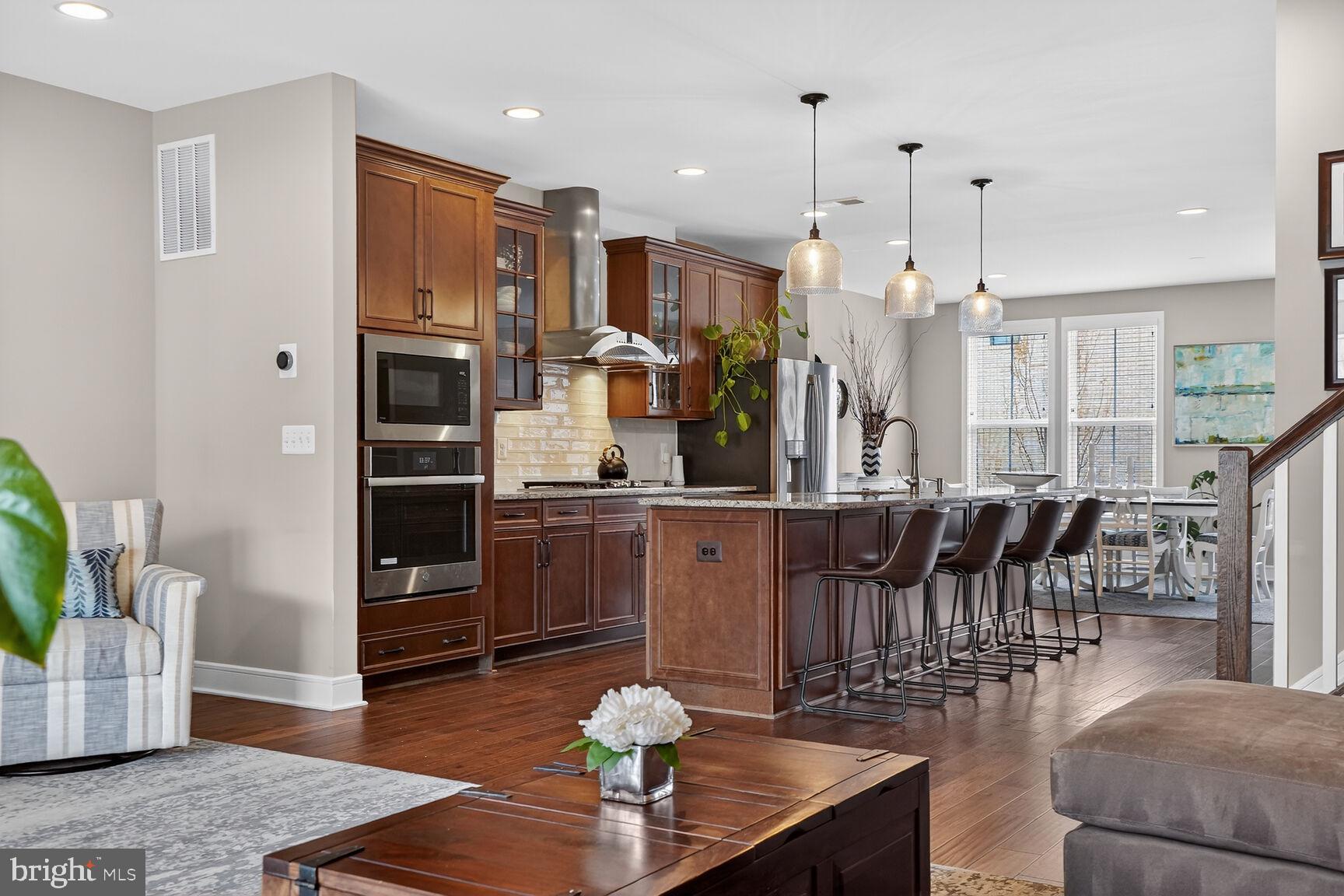 23048 LAVALLETTE SQUARE