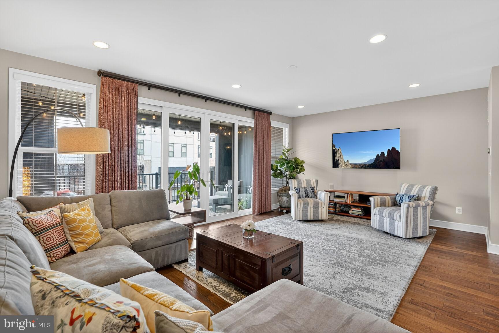 23048 LAVALLETTE SQUARE