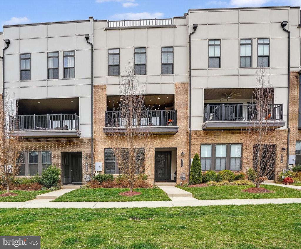 23048 LAVALLETTE SQUARE