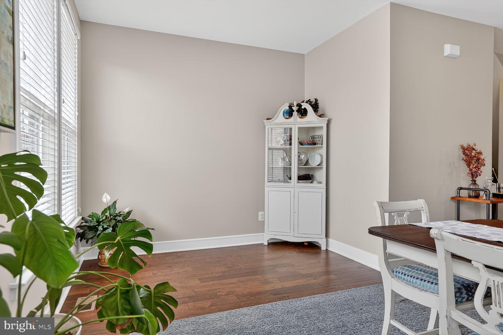 23048 LAVALLETTE SQUARE