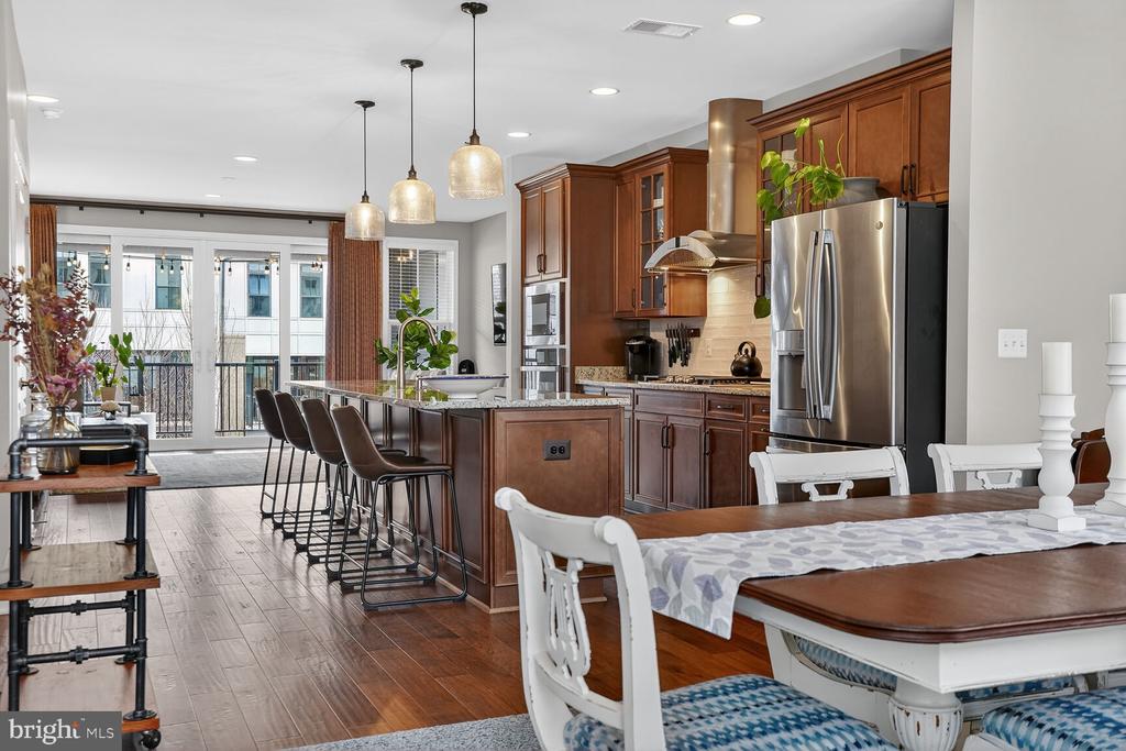 23048 LAVALLETTE SQUARE