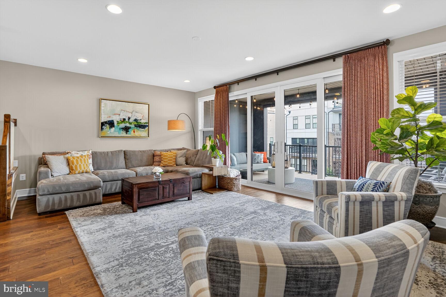 23048 LAVALLETTE SQUARE