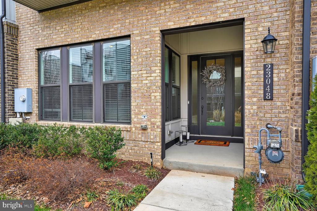 23048 LAVALLETTE SQUARE
