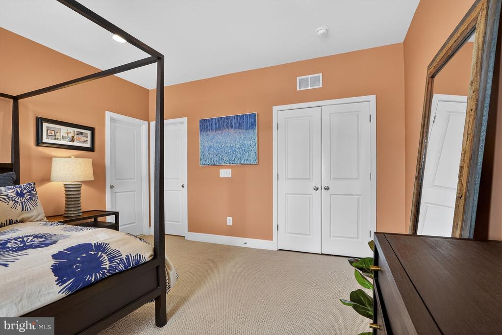 23048 LAVALLETTE SQUARE