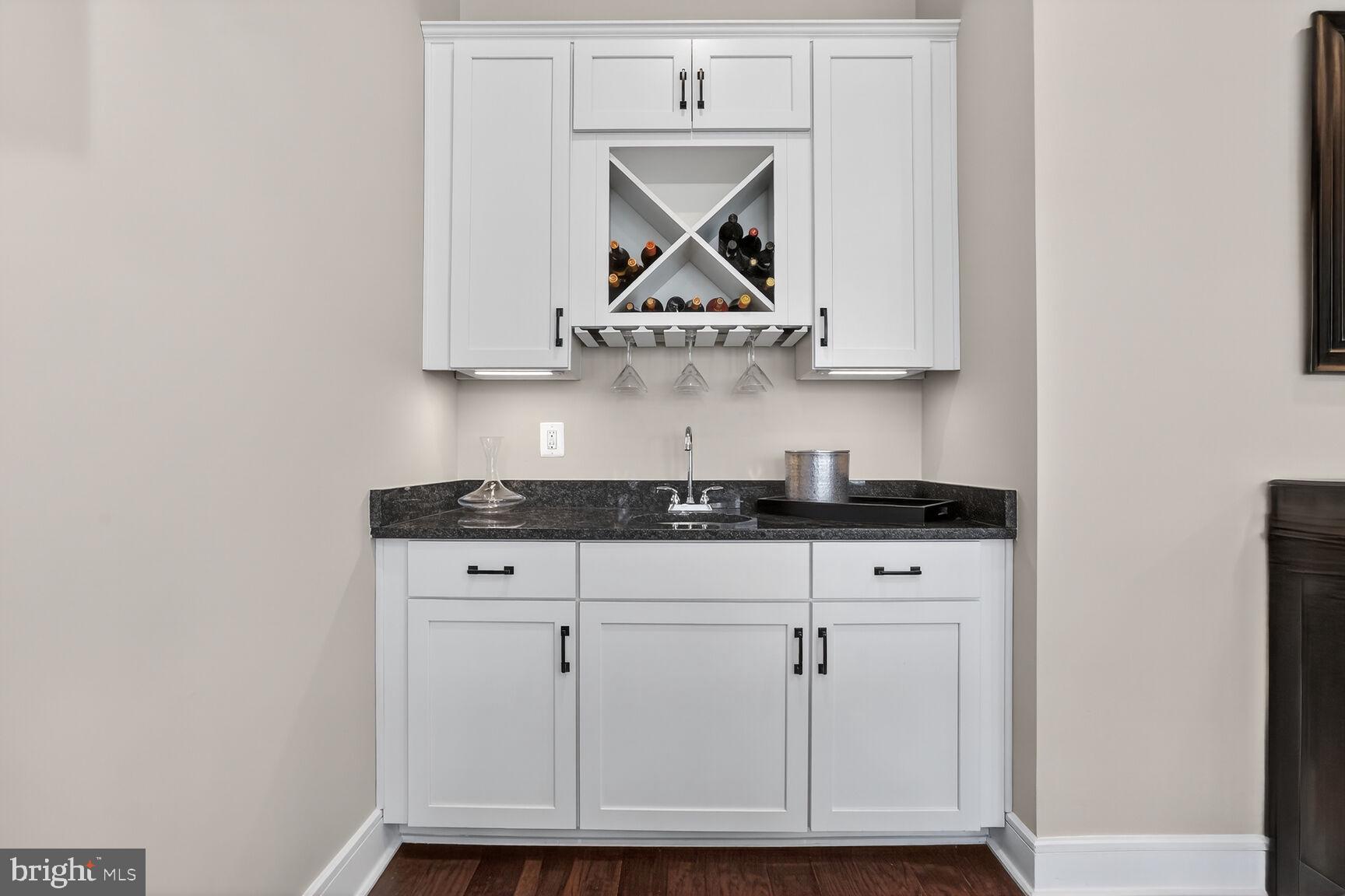 23048 LAVALLETTE SQUARE