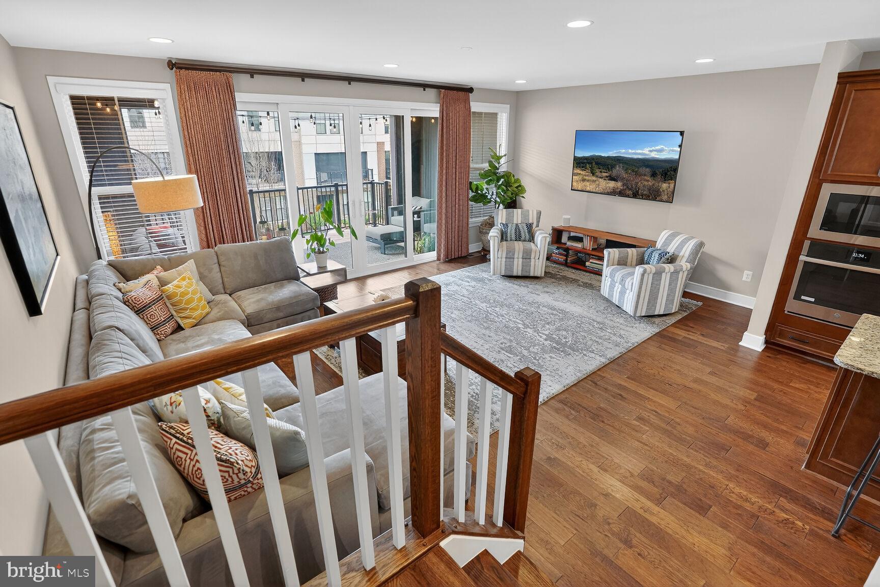 23048 LAVALLETTE SQUARE