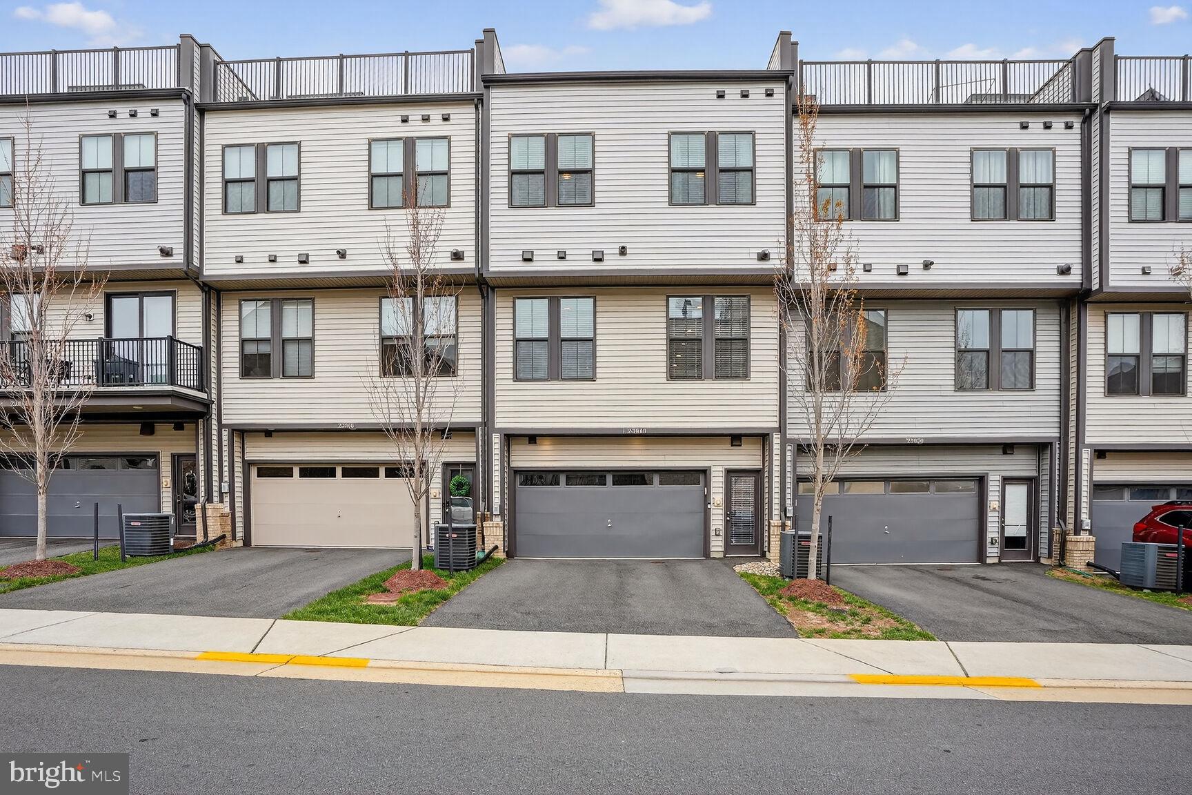 23048 LAVALLETTE SQUARE