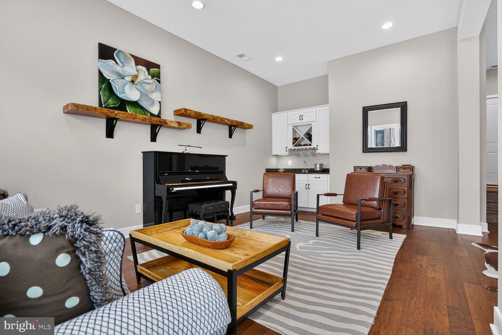 23048 LAVALLETTE SQUARE