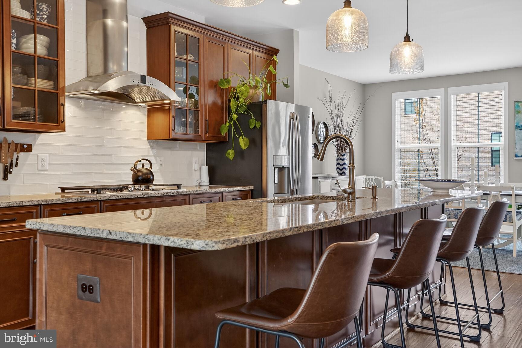 23048 LAVALLETTE SQUARE