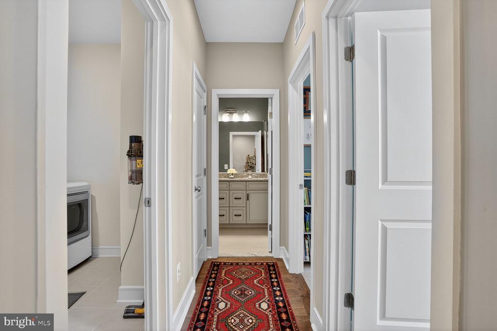 23048 LAVALLETTE SQUARE