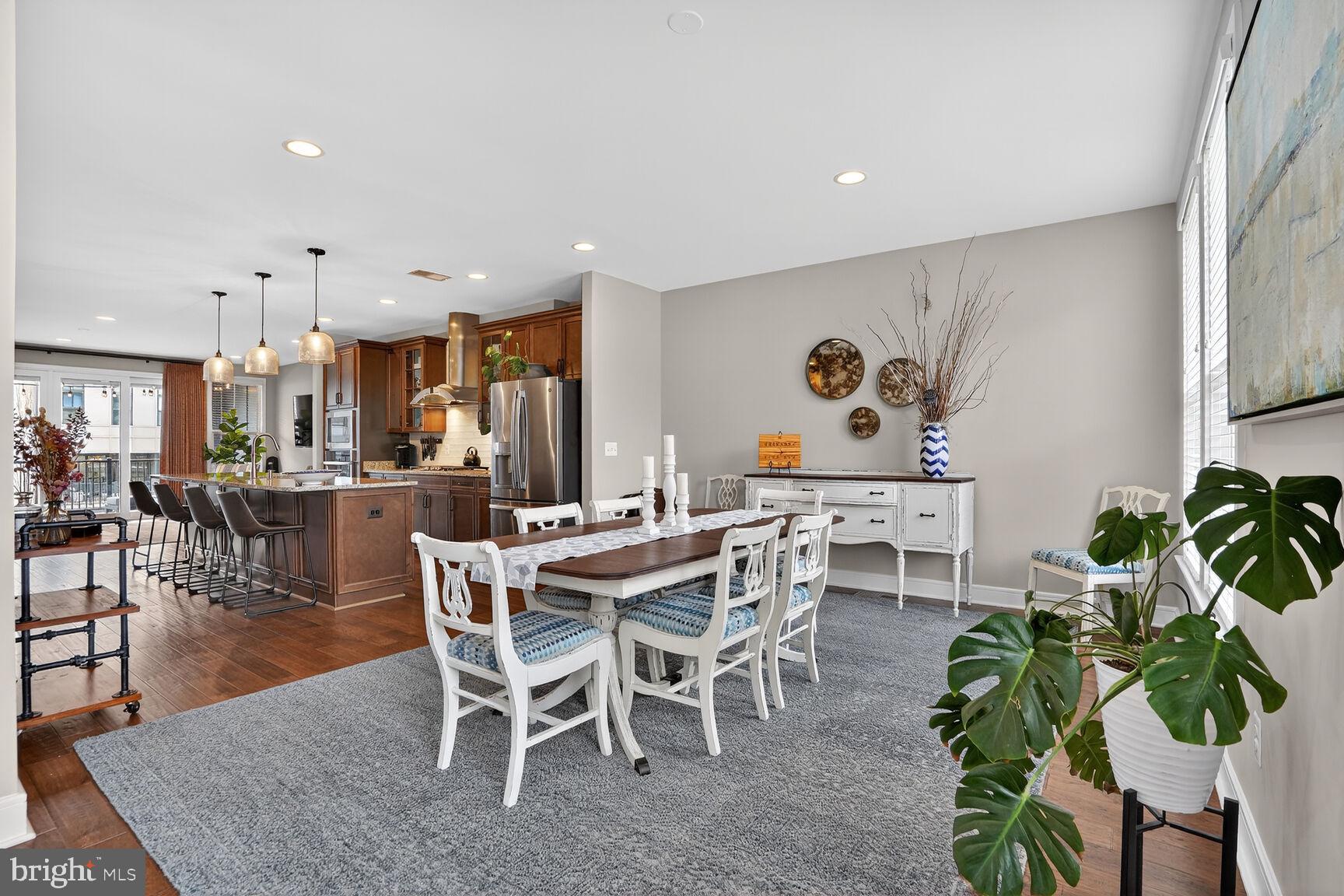 23048 LAVALLETTE SQUARE