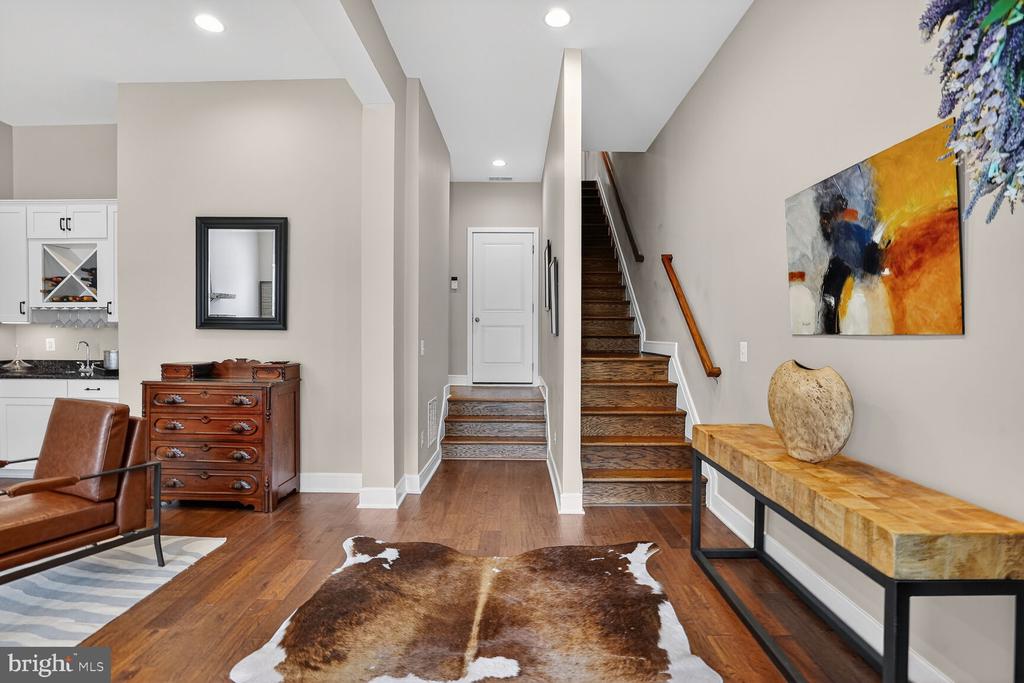 23048 LAVALLETTE SQUARE