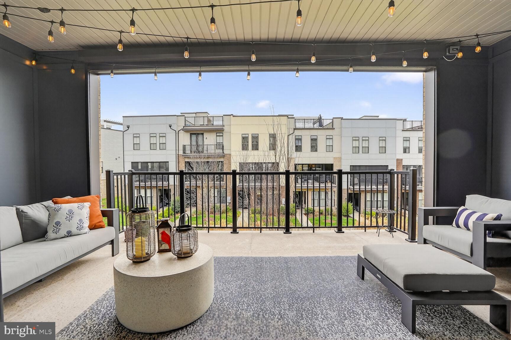 23048 LAVALLETTE SQUARE