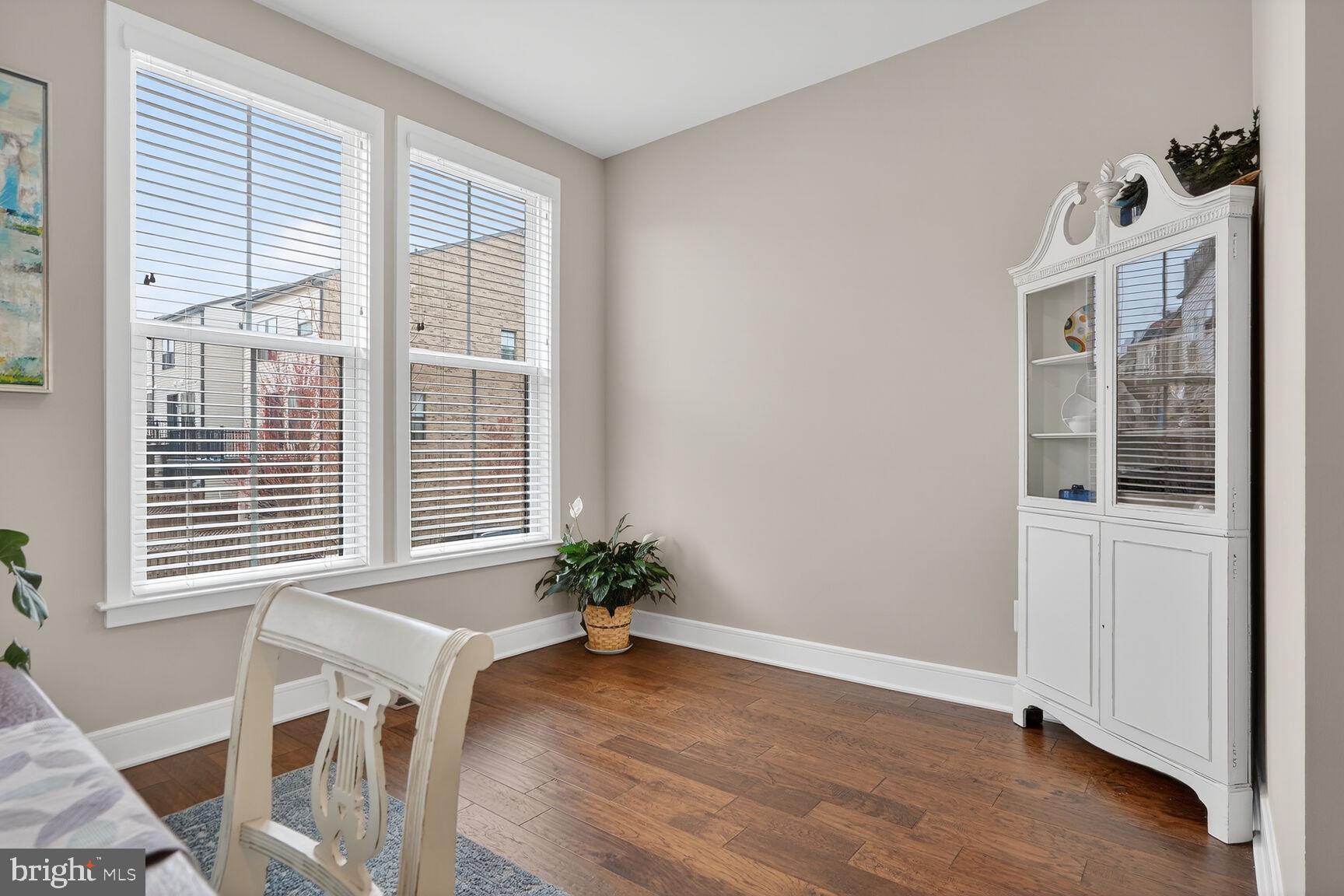 23048 LAVALLETTE SQUARE