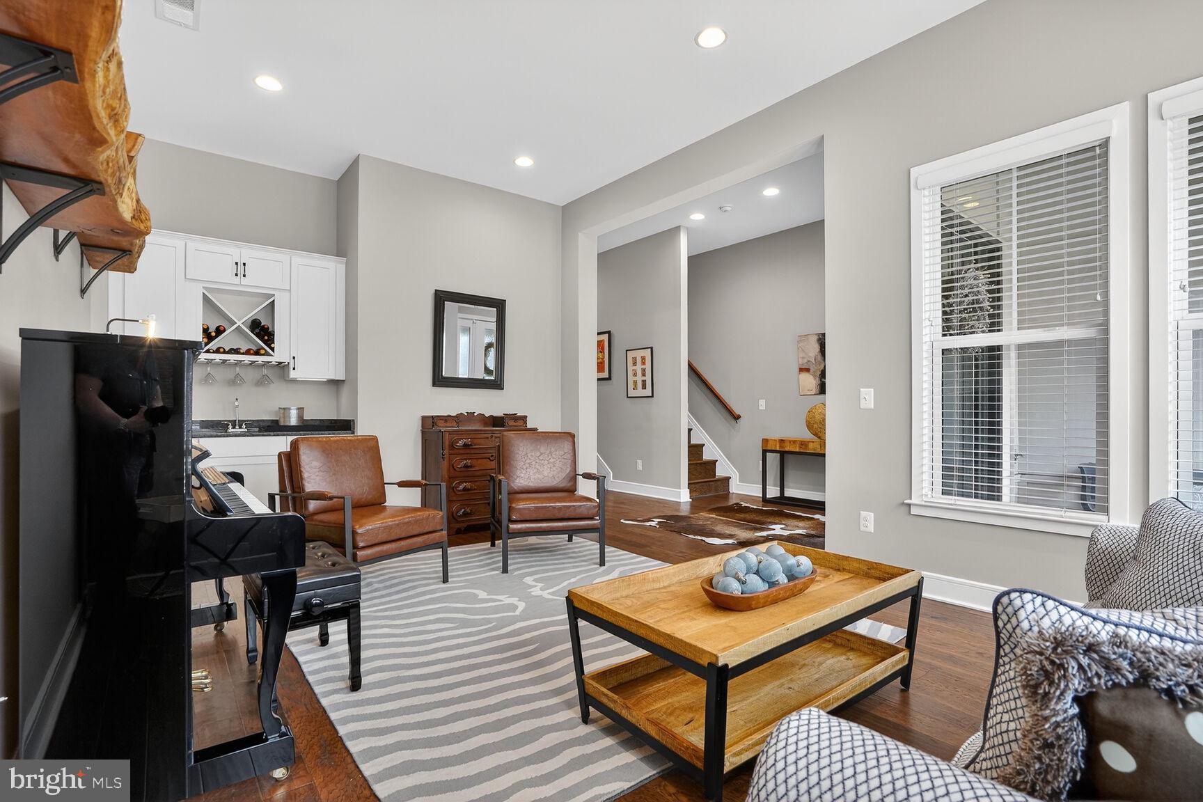 23048 LAVALLETTE SQUARE