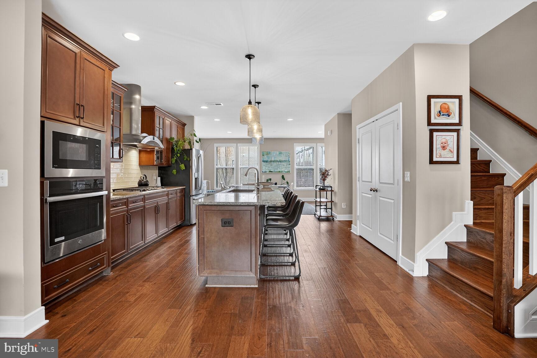 23048 LAVALLETTE SQUARE