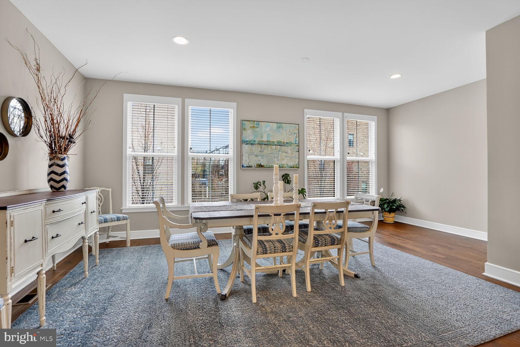 23048 LAVALLETTE SQUARE