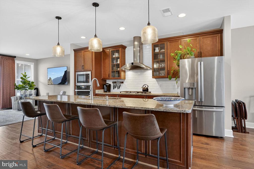 23048 LAVALLETTE SQUARE