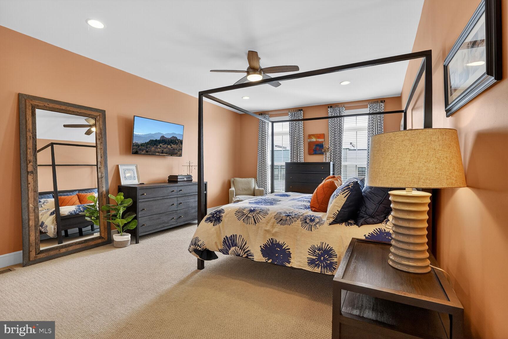23048 LAVALLETTE SQUARE