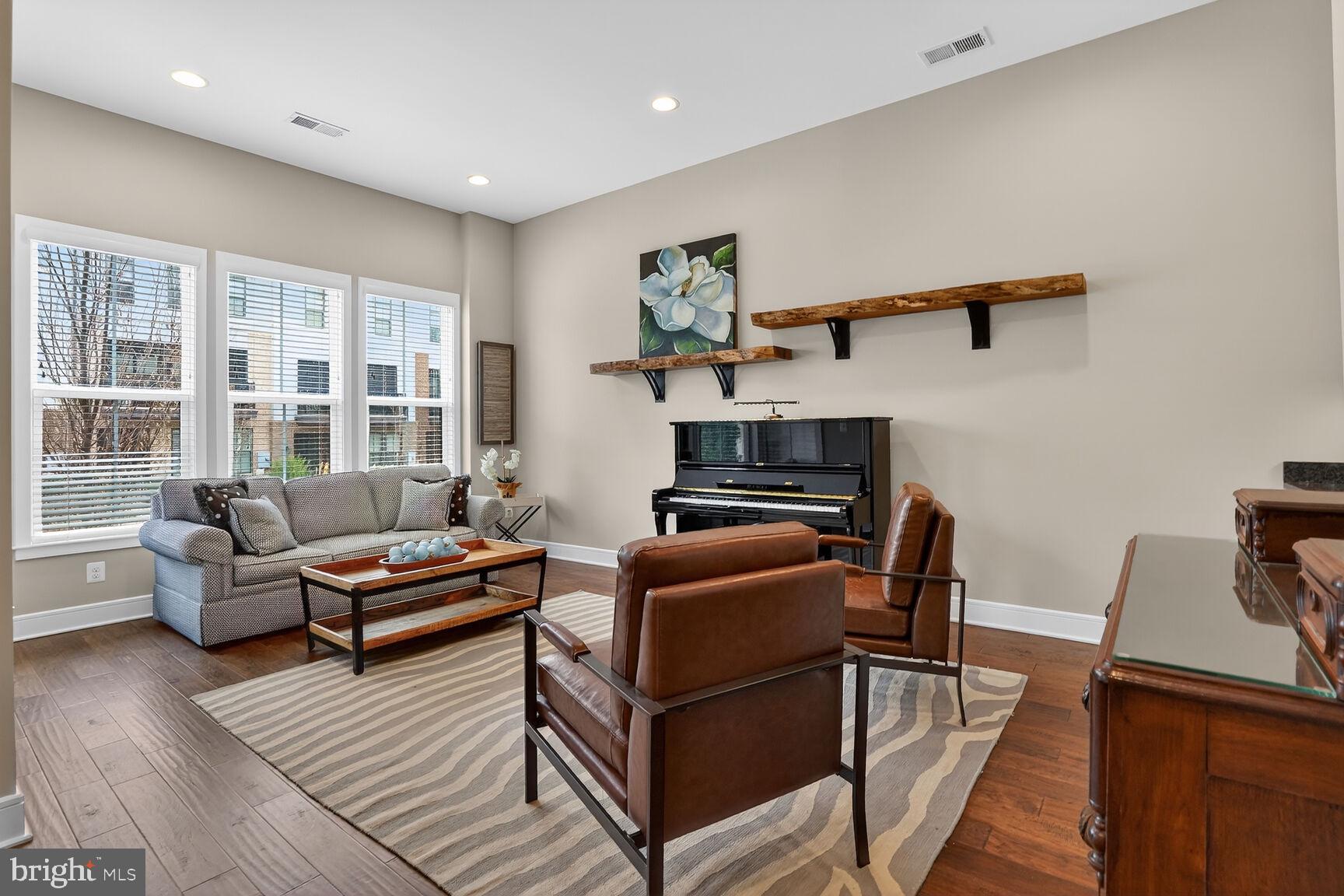 23048 LAVALLETTE SQUARE