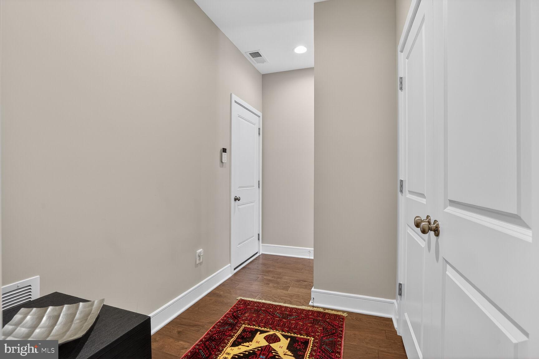 23048 LAVALLETTE SQUARE