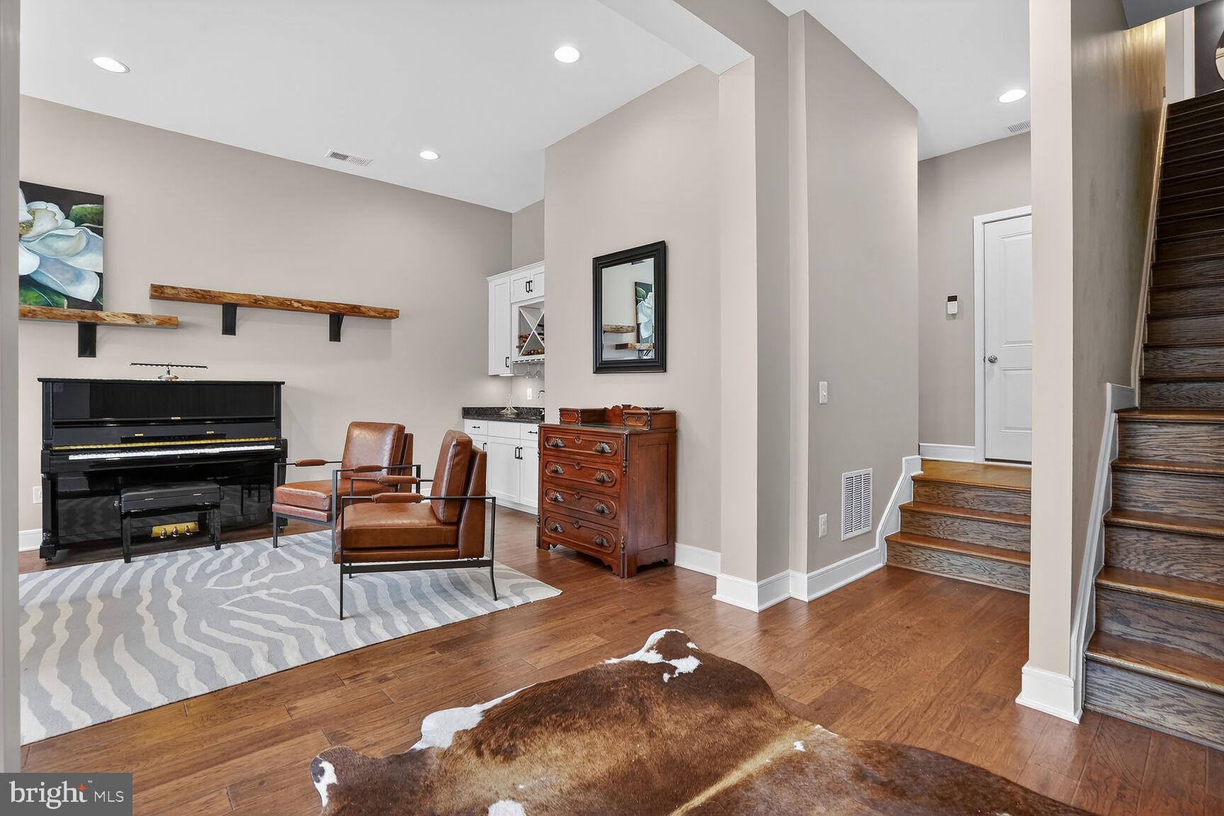23048 LAVALLETTE SQUARE