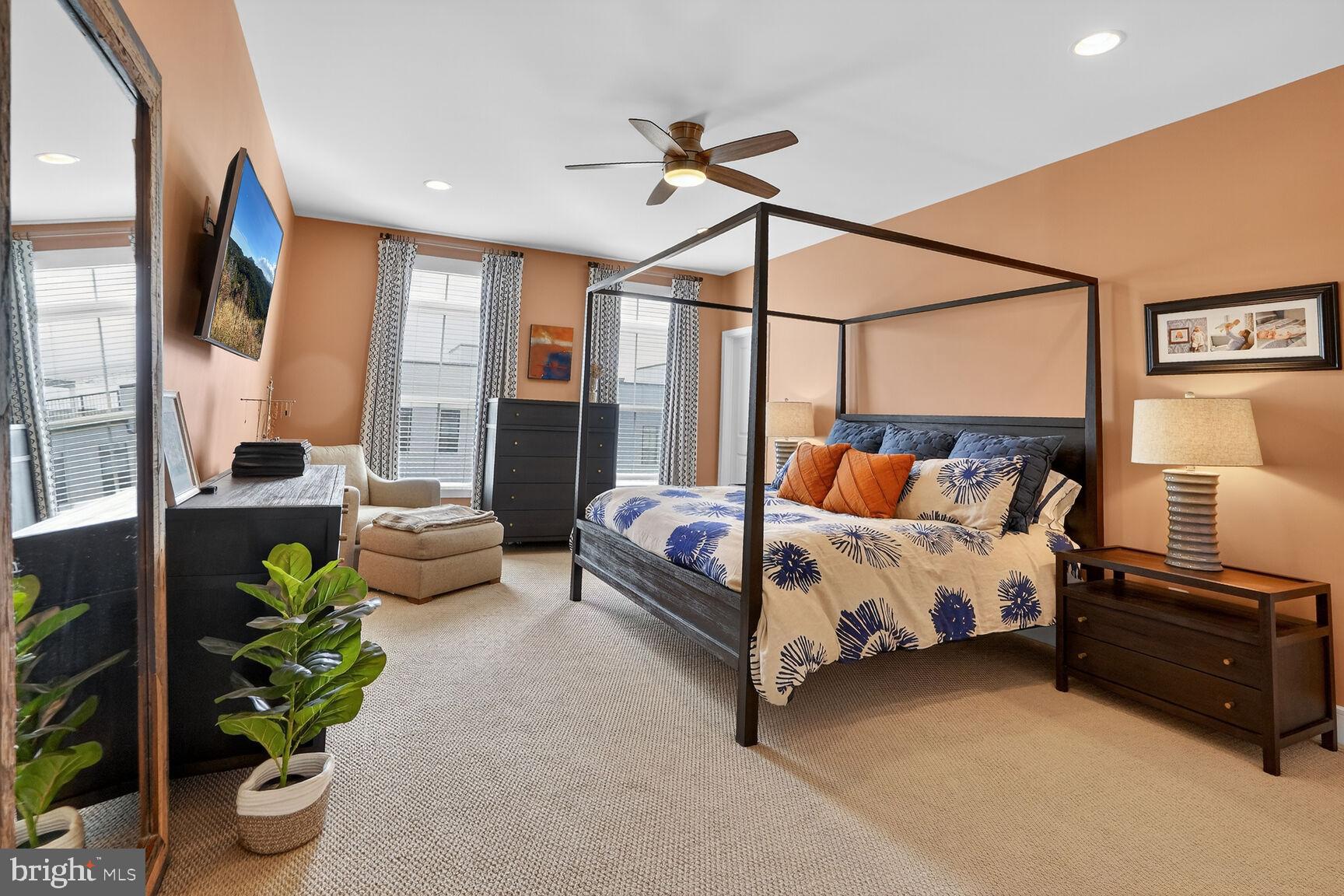 23048 LAVALLETTE SQUARE
