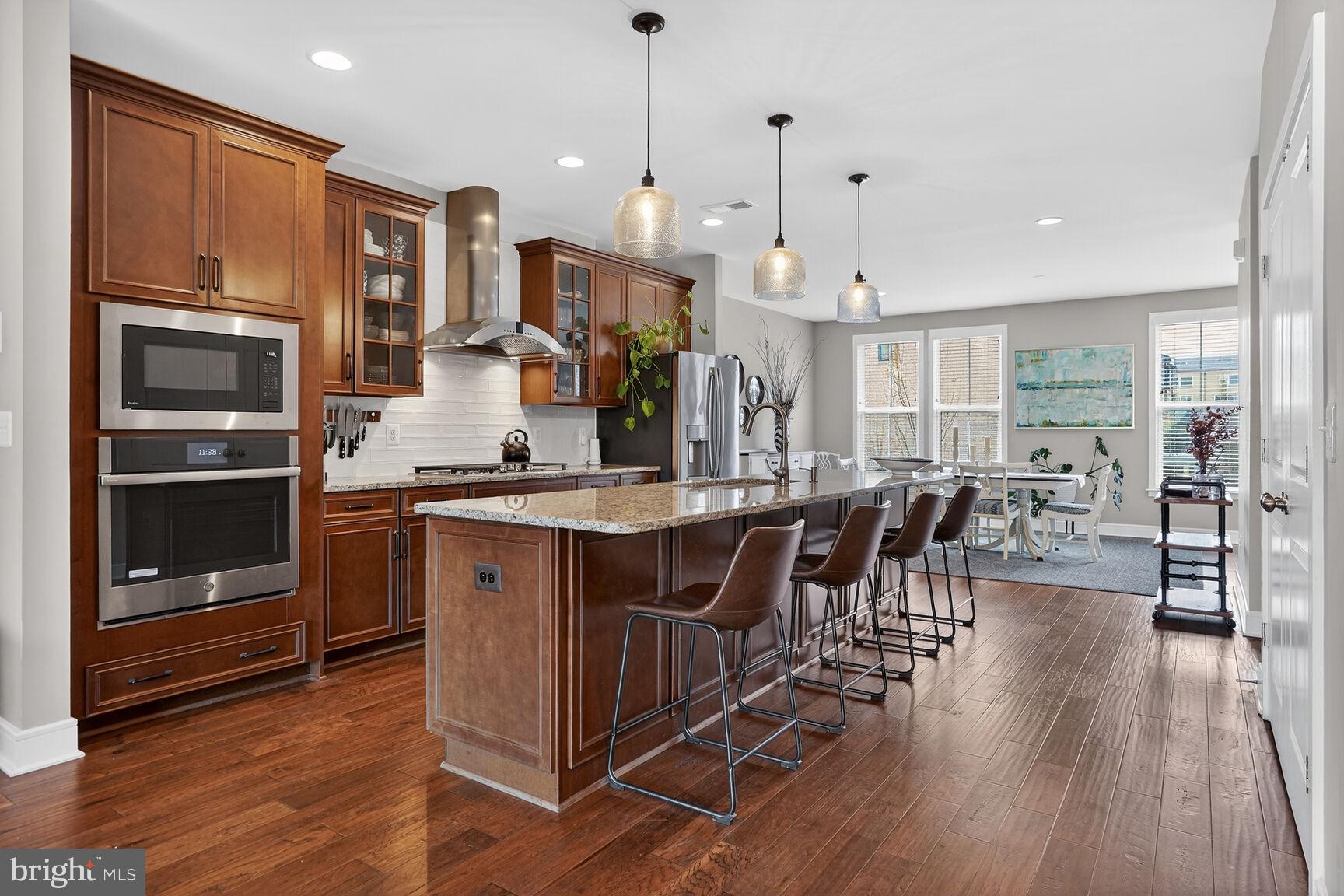 23048 LAVALLETTE SQUARE