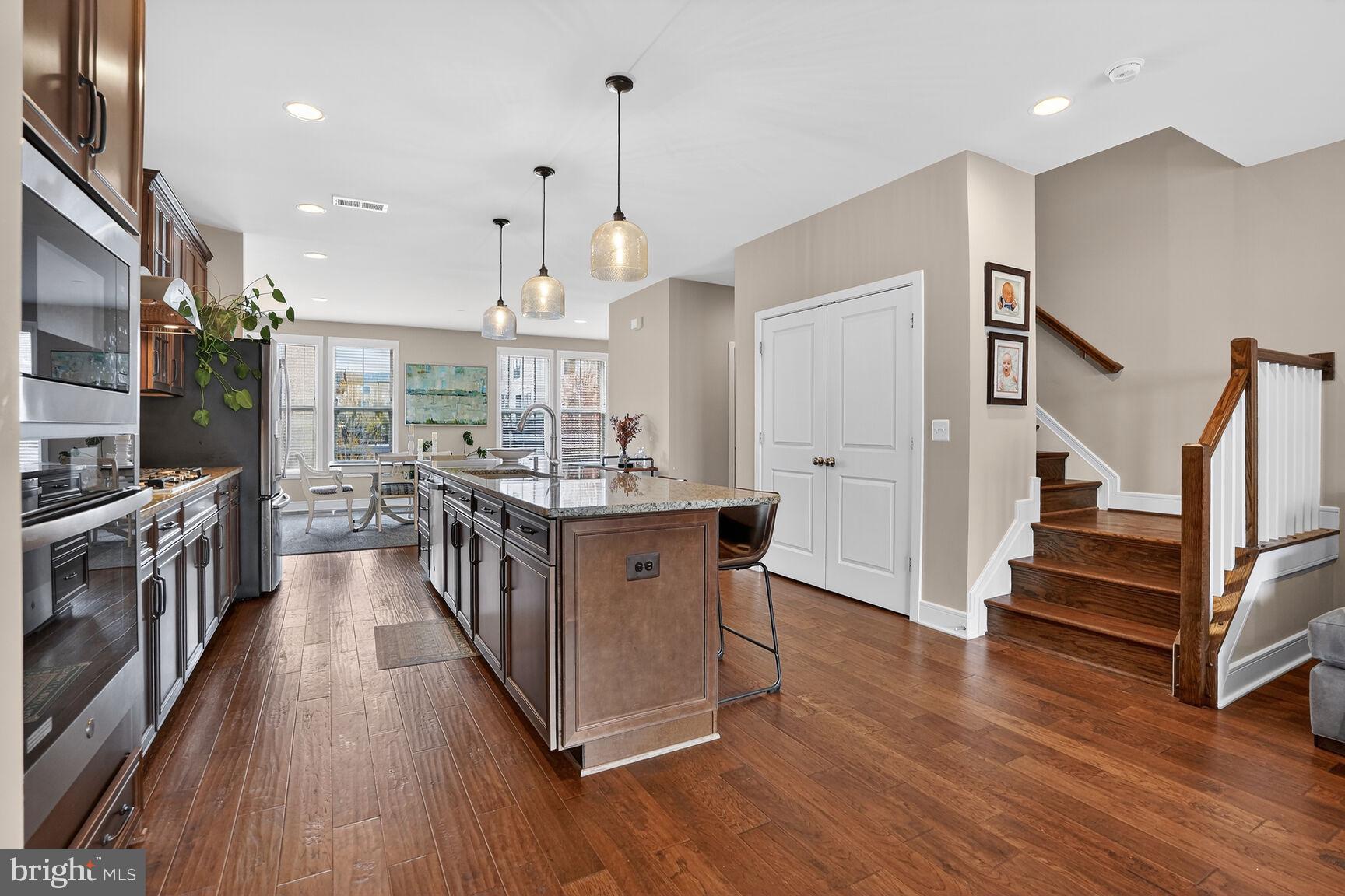 23048 LAVALLETTE SQUARE