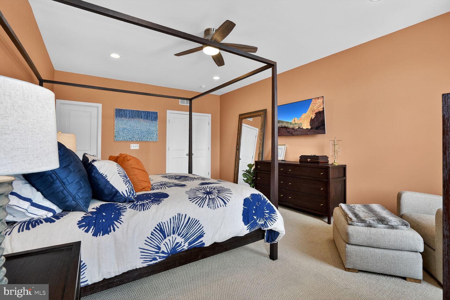 23048 LAVALLETTE SQUARE