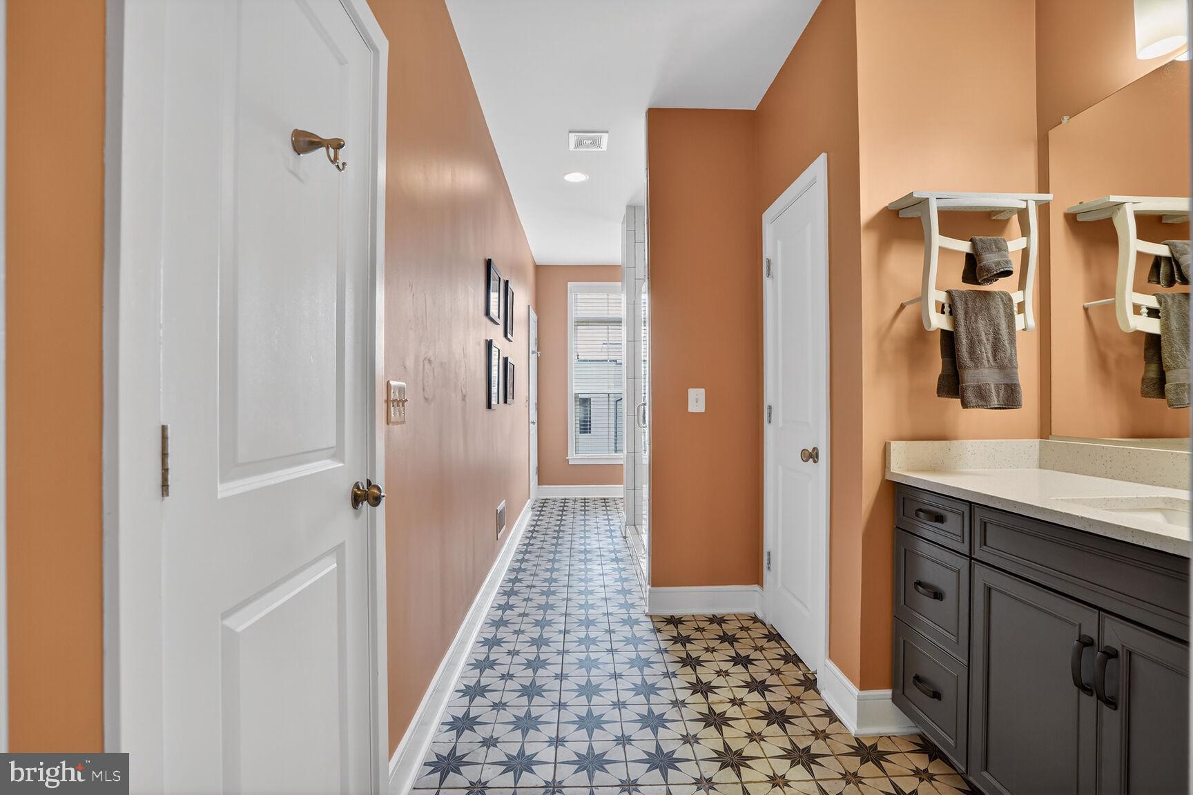 23048 LAVALLETTE SQUARE