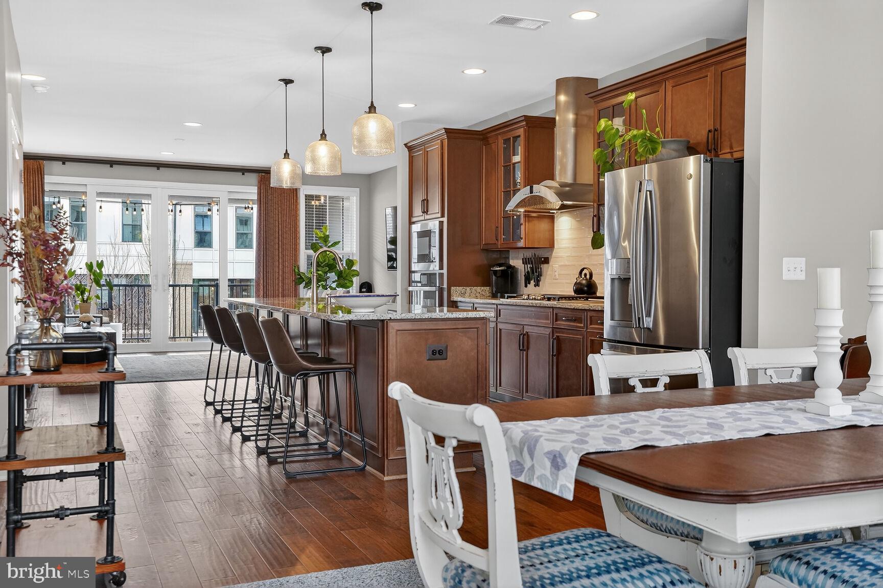 23048 LAVALLETTE SQUARE