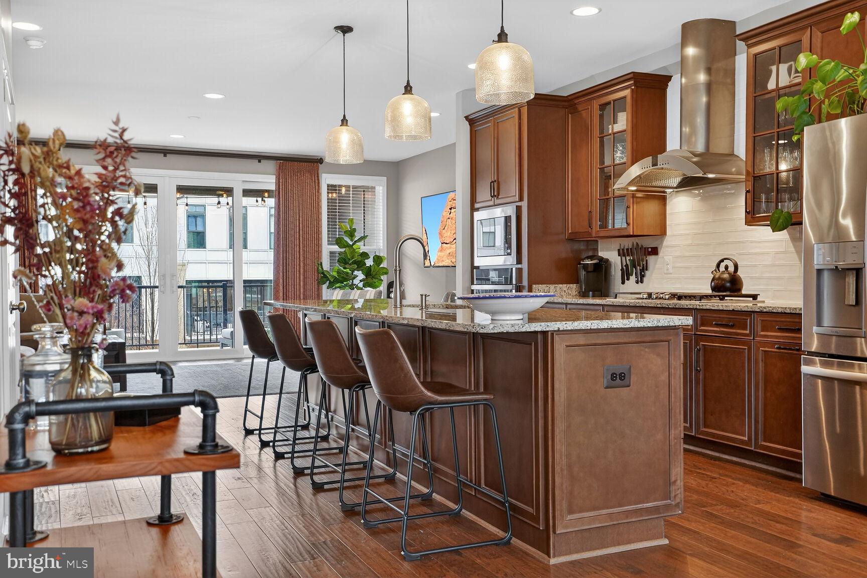 23048 LAVALLETTE SQUARE