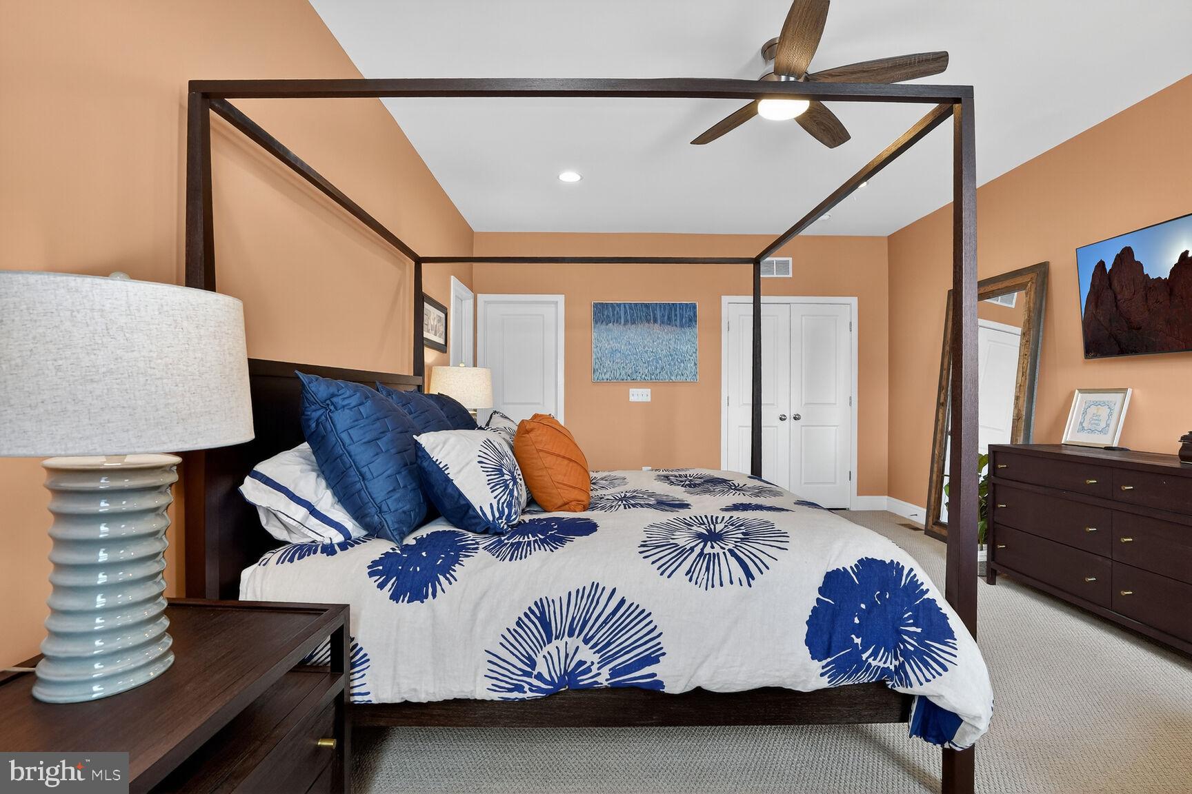 23048 LAVALLETTE SQUARE