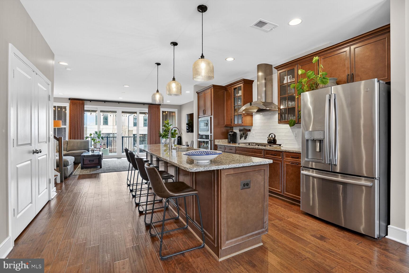 23048 LAVALLETTE SQUARE
