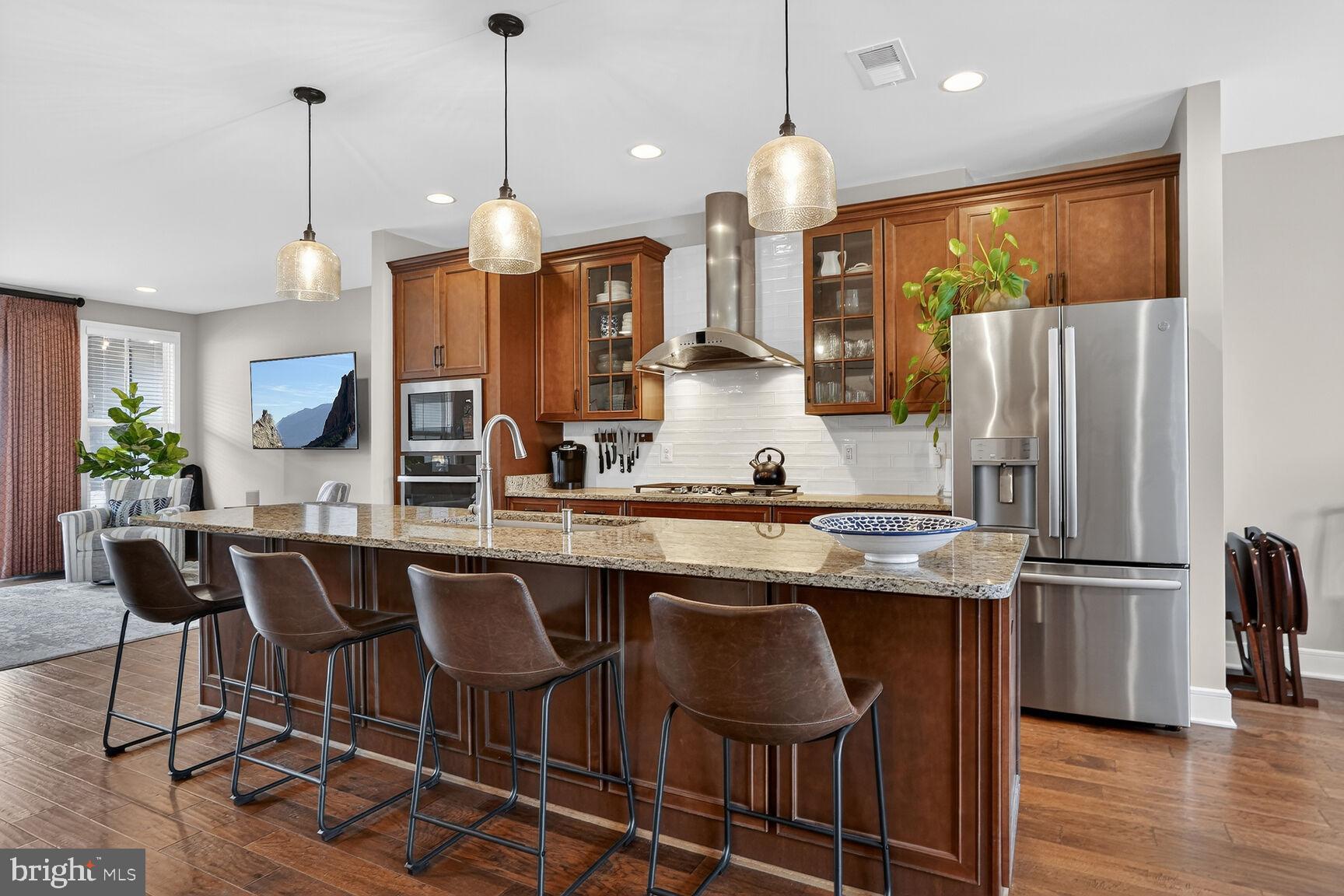 23048 LAVALLETTE SQUARE