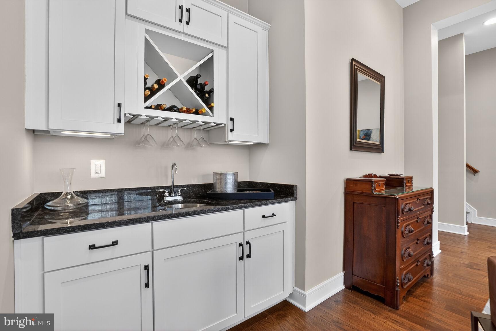23048 LAVALLETTE SQUARE