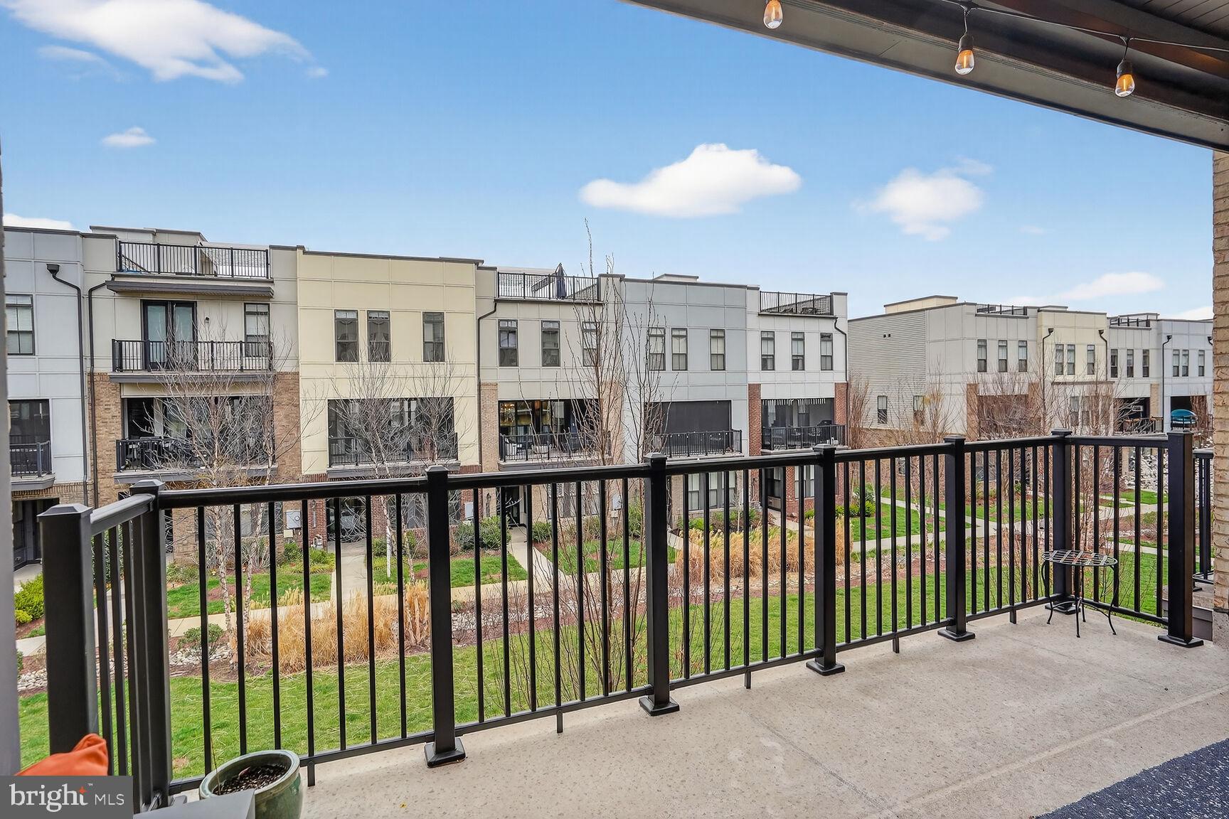23048 LAVALLETTE SQUARE