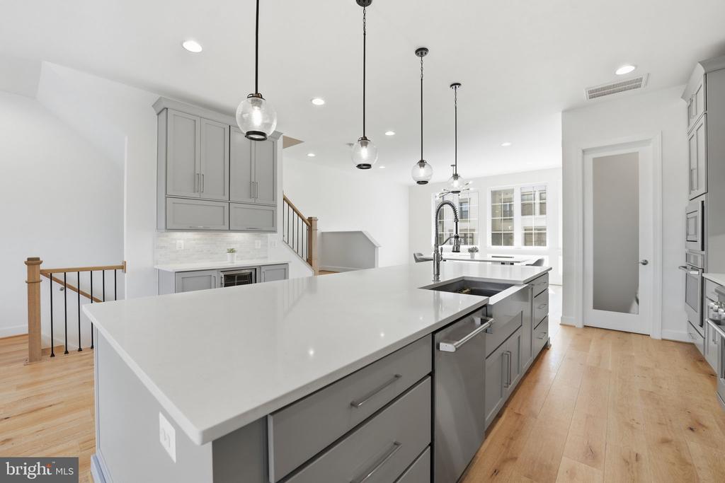 20230 TAFT TERRACE